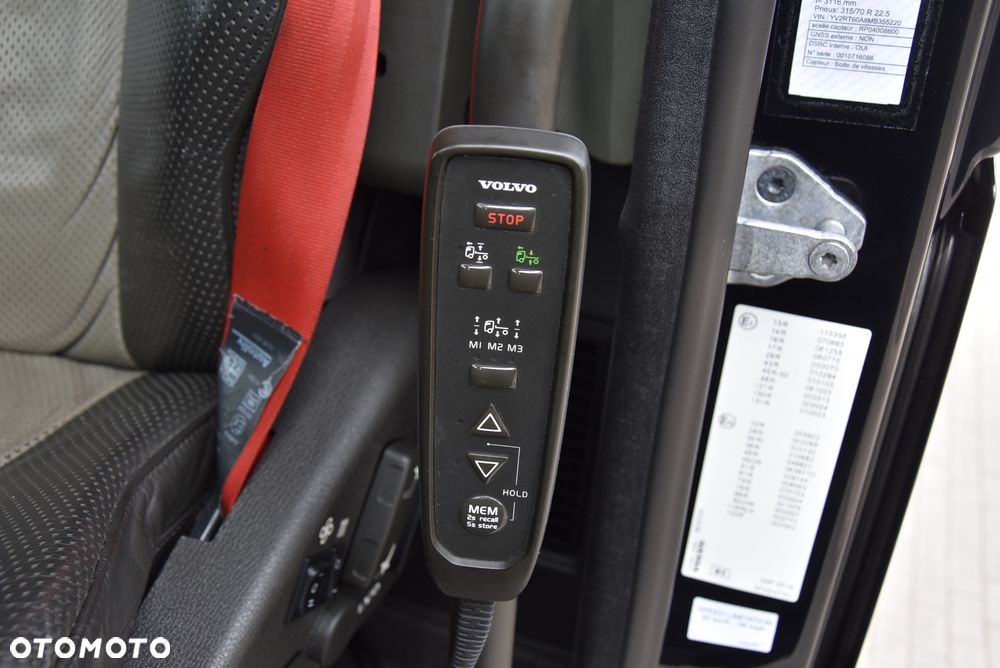 Volvo FH5 540 EURO6 / GLOBETROTTER XL / FULL-LED / KLIMA POSTOJOWA / NAWIGACJA / KAMERY / ALU FELGI / SKÓRY / CAŁY NA PODUSZKACH / TV / FULL OPCJA / STAN IDEALNY ! ! ! - 29