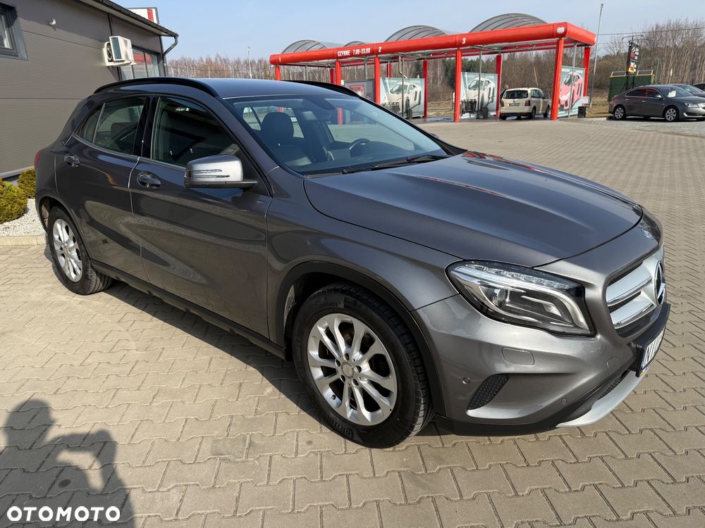Mercedes-Benz GLA - 11