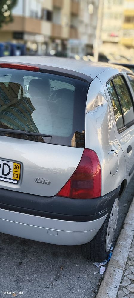 Renault Clio 1.4 RXE - 9