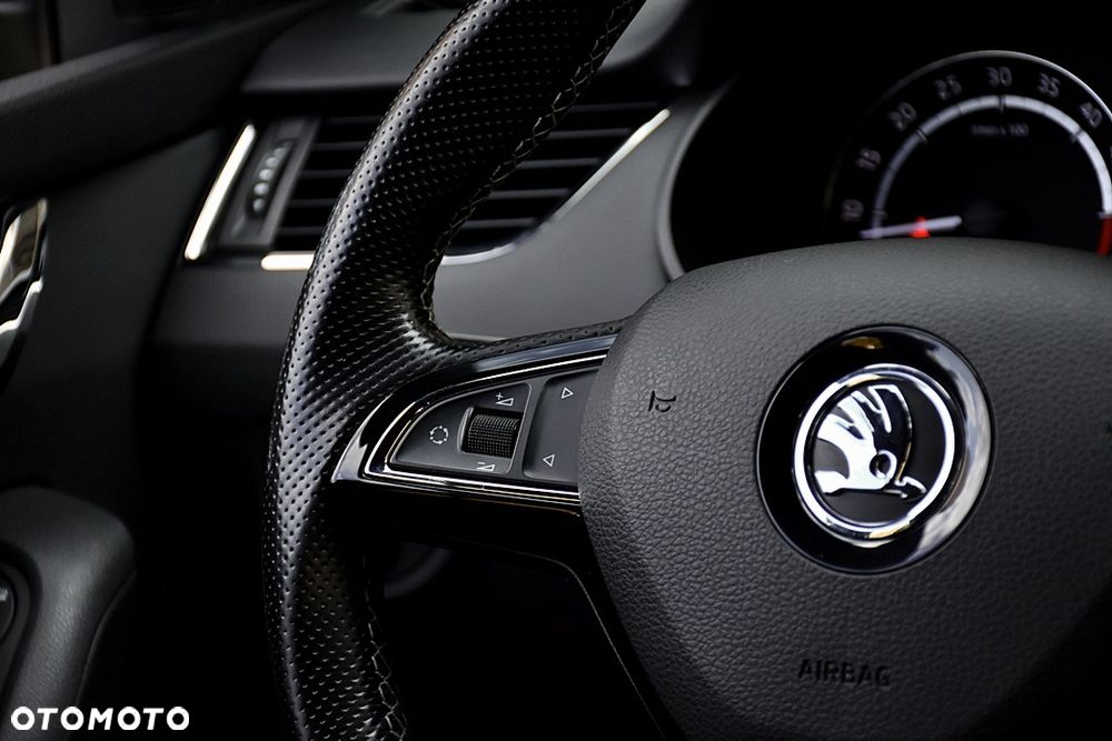 Skoda Octavia 2.0 TDI DSG RS - 21