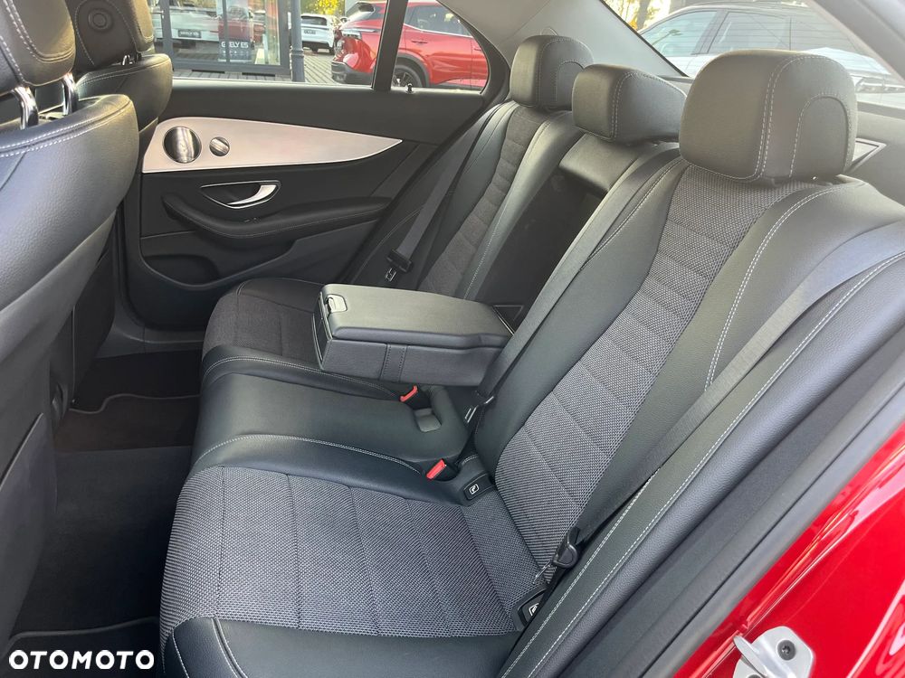 Mercedes-Benz Klasa E 220 d 4-Matic Avantgarde - 23
