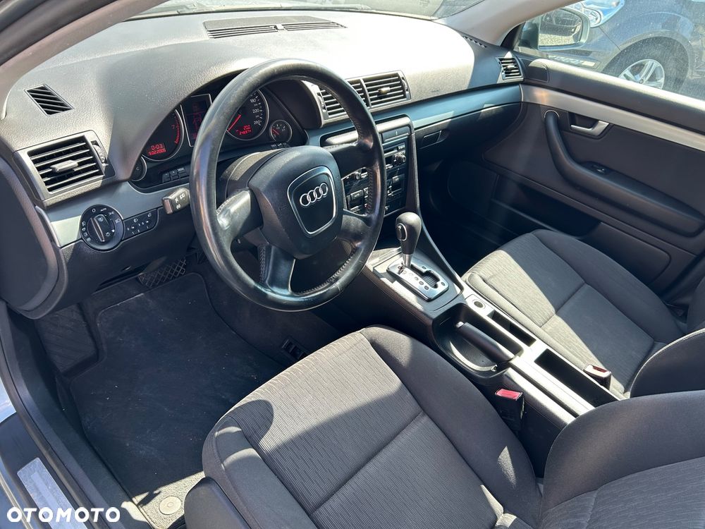 Audi A4 Limousine - 11