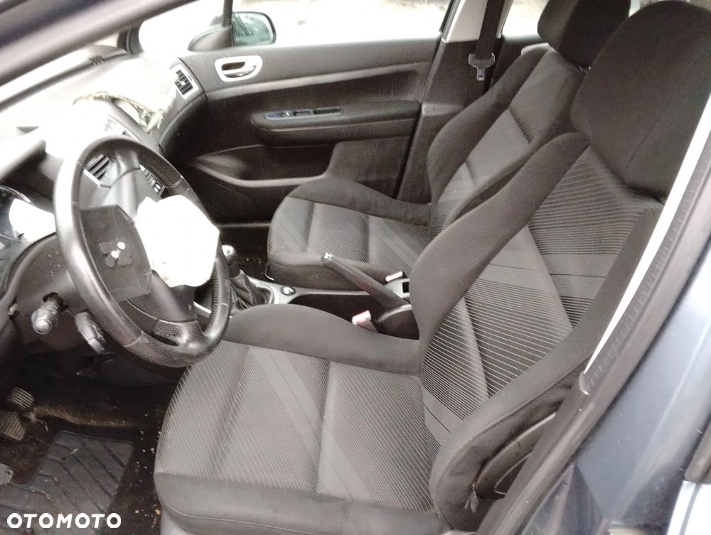 Peugeot 307 (05-09r.) 1.6 HDI 89KM. Silnik DV6TED4B Skrzynia 20DM75 lakier EZW/EZWD. Cały na części. GWARANCJA !!!  Przód Tył Zestaw Komplet Drzwi Klapa Zderzak Błotnik Maska Grill Atrapa Szyba Pas Lampa Lusterko Boczki Fotel Kanapa Kokpit Deska Rozdzielcza Przełącznik Włącznik Sterownik Przewody Wiązka Instalacja Moduł Komputer Czujnik Listwa Pompa Alternator Wtryski Głowica Rozrusznik Kompresor Sprzęgło Dwumas Silnik Skrzynia ABS Klimatyzacji Paliwa Wspomagania Kolektor Turbina Przepustnica Zawór Chłodnica Koło Hak Belka Sanki Zawieszenie Mcpherson Półoś Amortyzator Wydech Tłumik Zacisk Most - 7