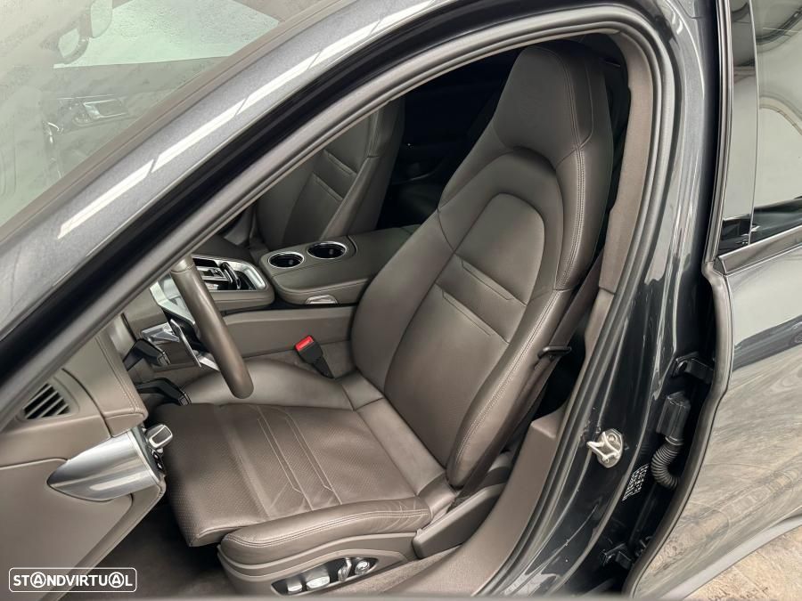 Porsche Panamera 4 E-Hybrid - 16