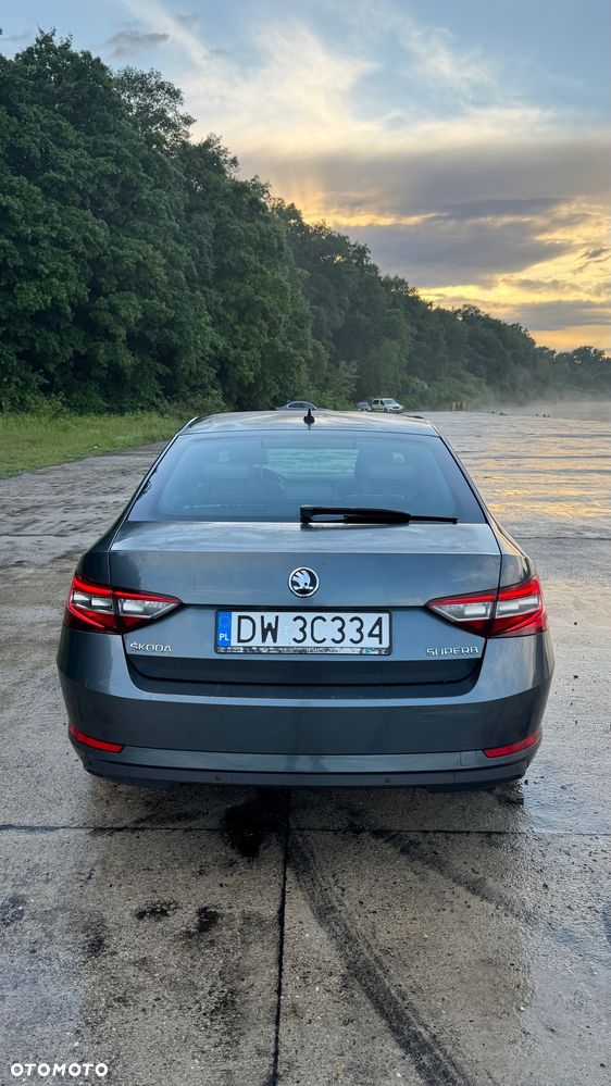 Skoda Superb 2.0 TDI L&K DSG - 5