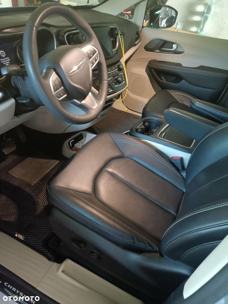 Chrysler Pacifica - 13