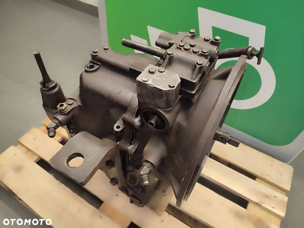 Skrzynia biegów 131152 Case 580SLE Carraro - 10