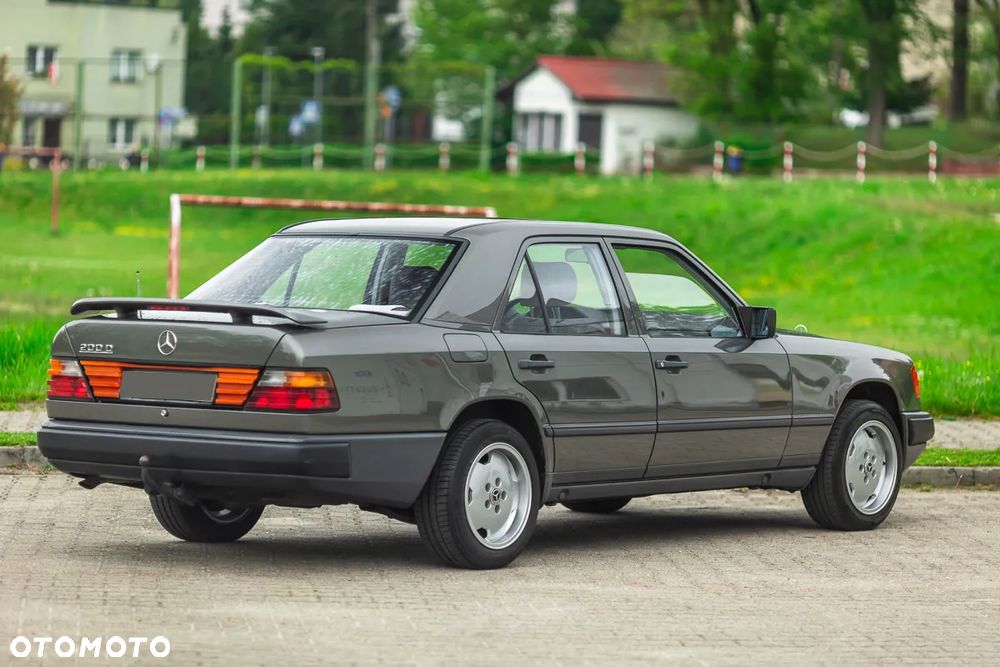 Mercedes-Benz W124 (1984-1993) - 16