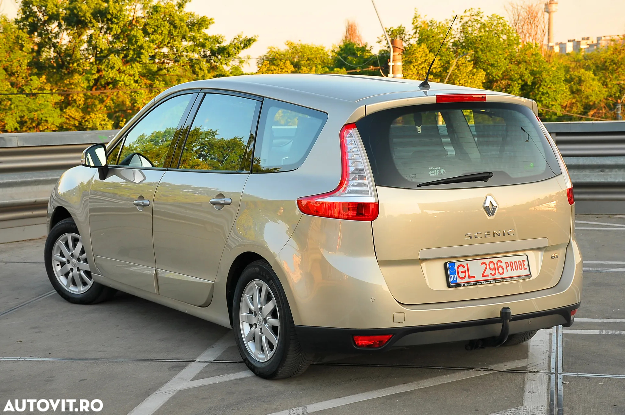Renault Grand Scenic 1.9 dCi FAP Aut. Dynamique - 2