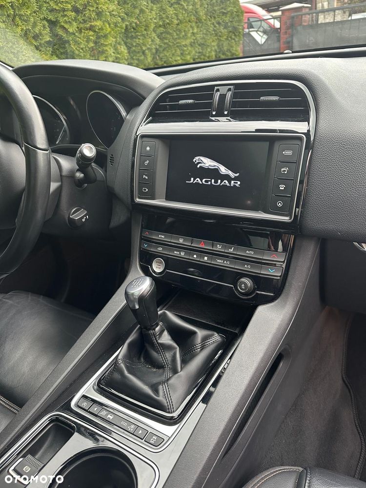 Jaguar F-Pace - 12
