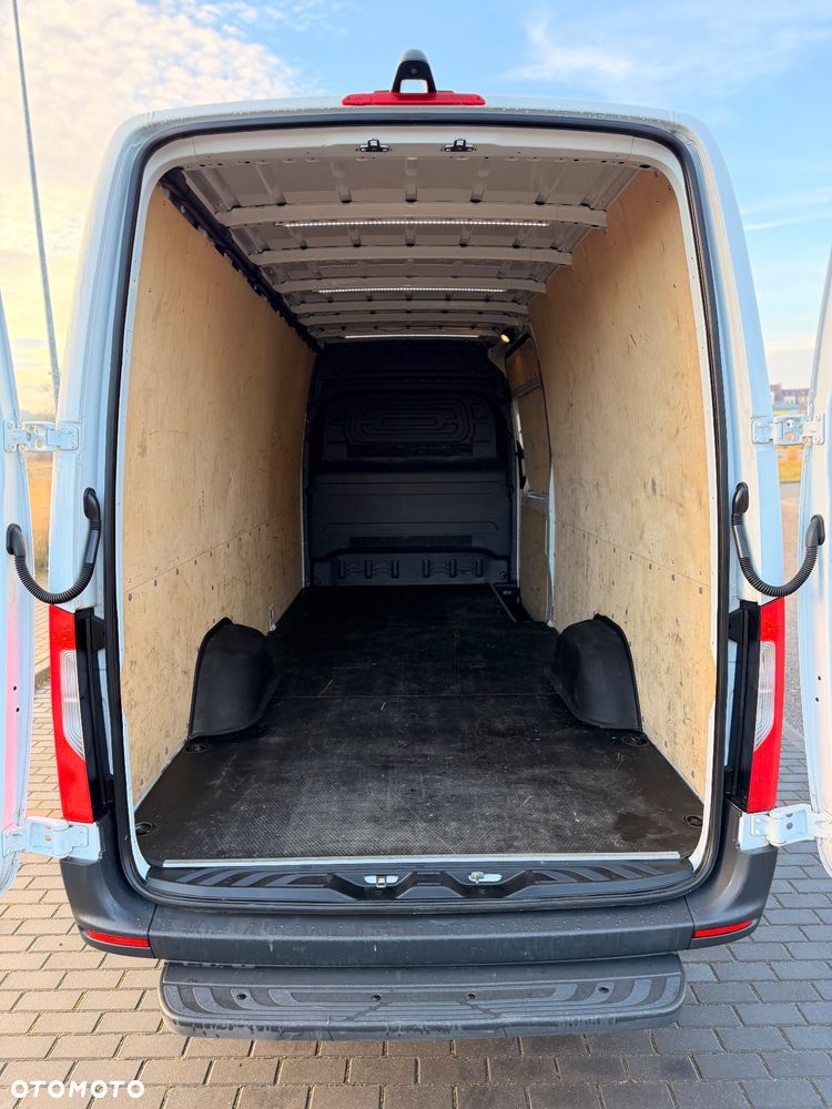 Mercedes-Benz Sprinter - 18