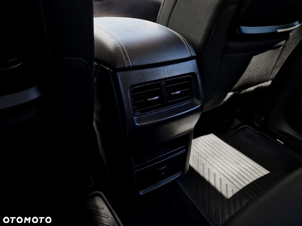 Ford S-Max 1.5 EcoBoost Titanium - 24