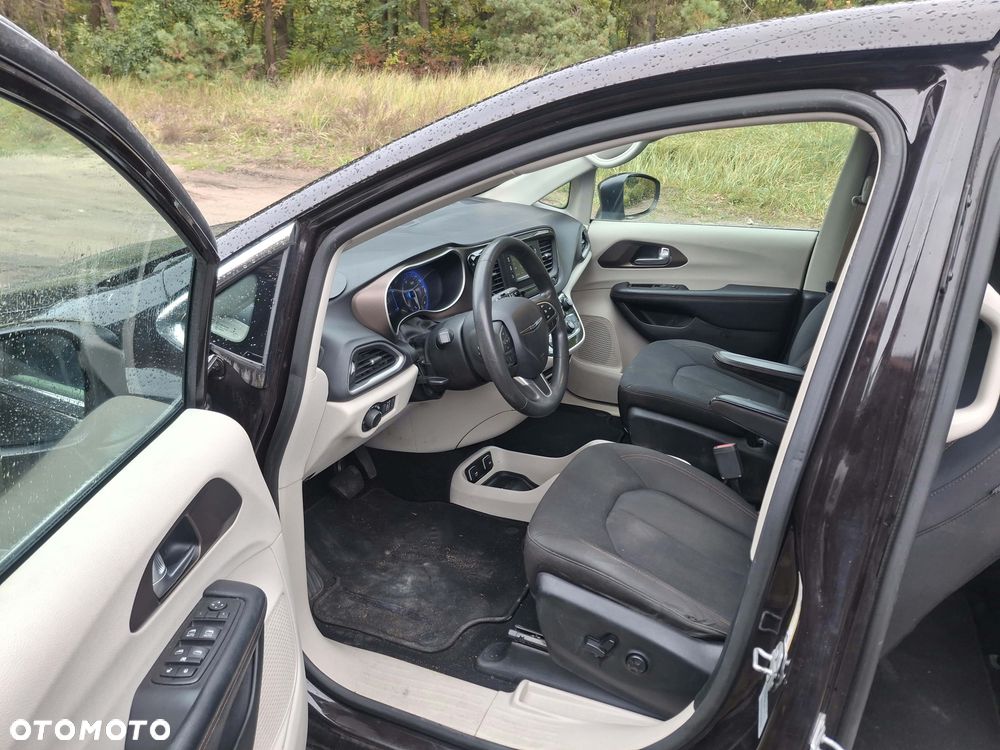 Chrysler Pacifica - 6
