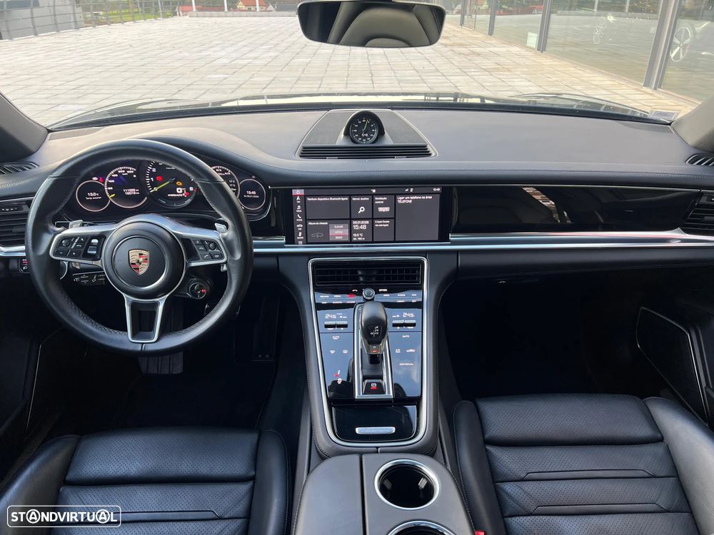 Porsche Panamera 4 E-Hybrid - 36