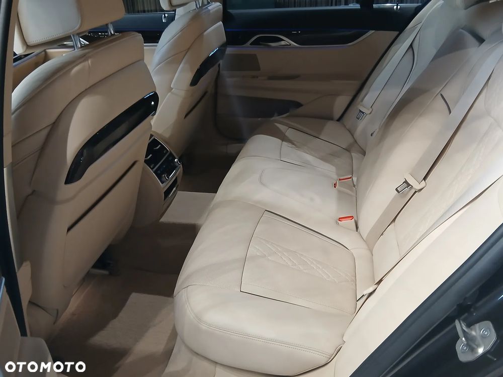 BMW Seria 7 740i - 15