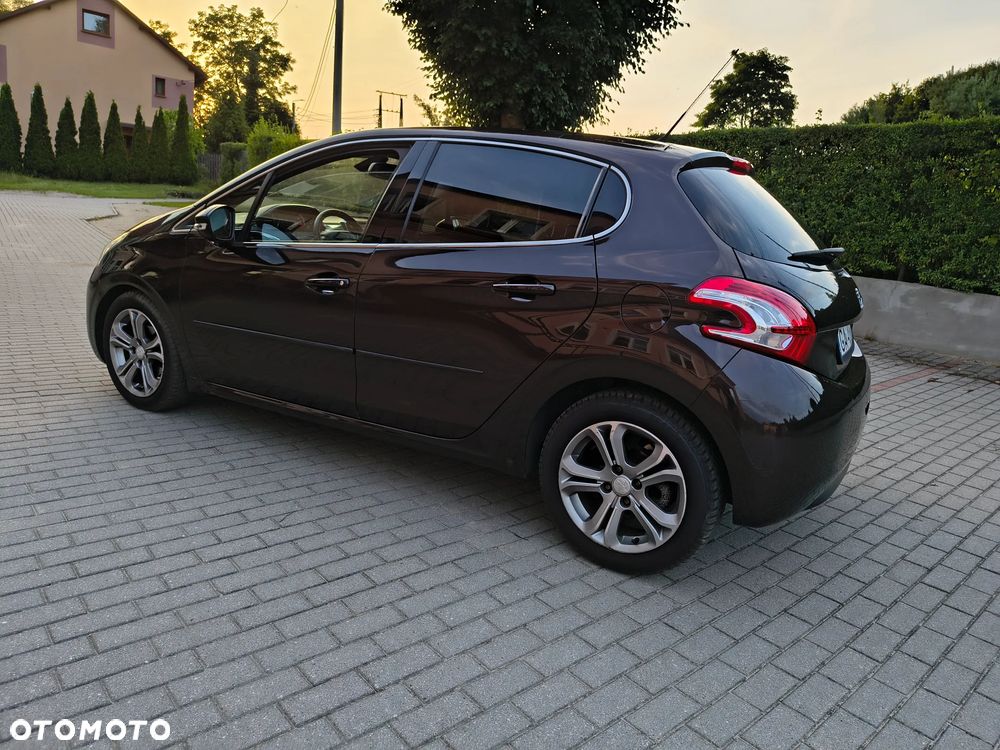 Peugeot 208 - 10