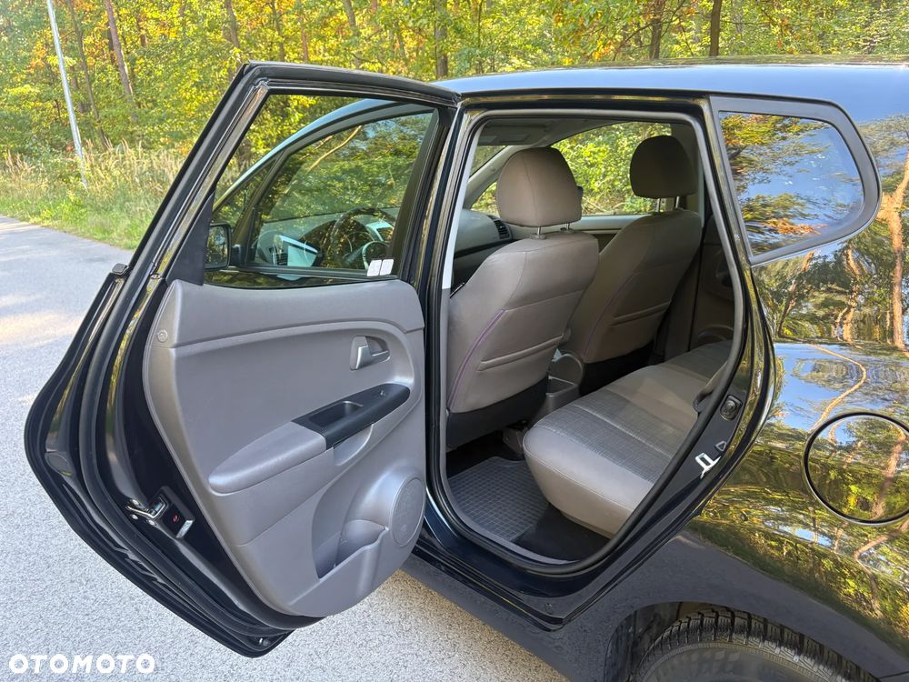 Kia Venga - 11