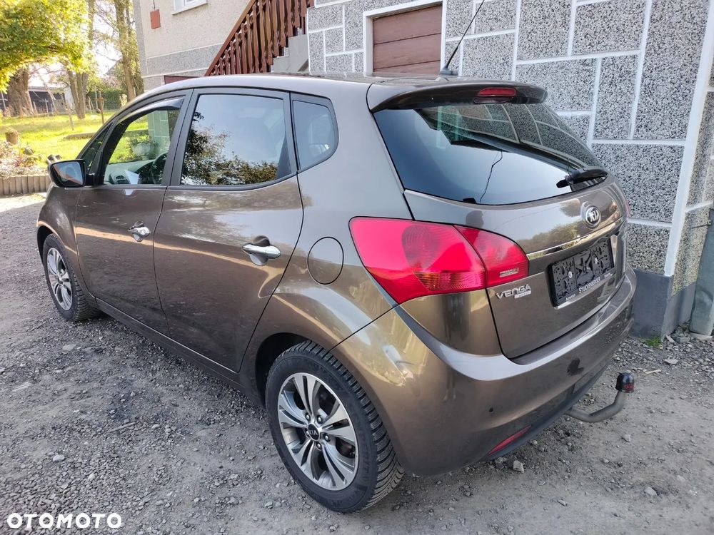 Kia Venga - 11