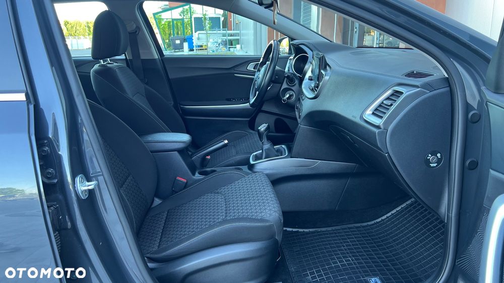 Kia Ceed 1.6 CRDi SCR M - 8