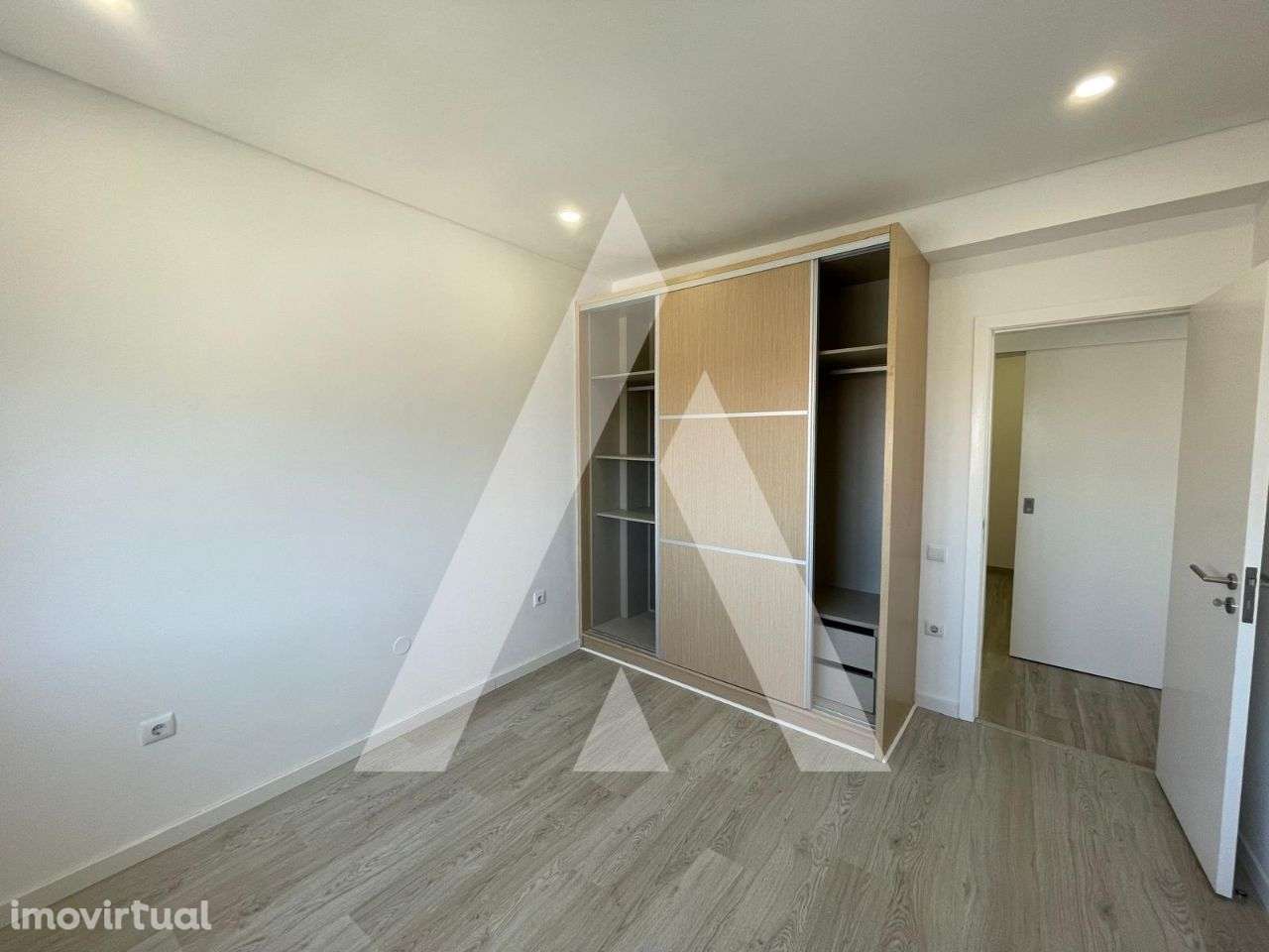 Apartamento T1+1 para arrendar, remodelado, vista para o por do Sol - Grande imagem: 3/12