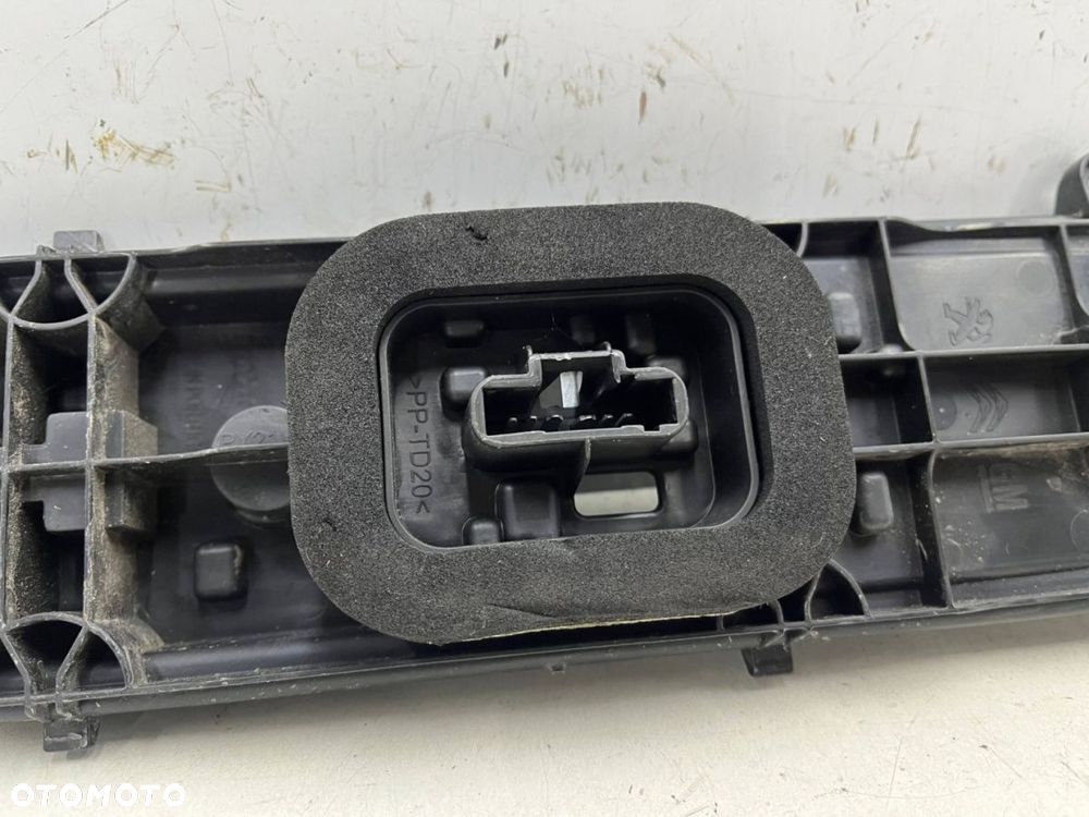 Wkład lampy Citroen Berlingo Partner Proace City Combo E 18r- prawa lewa tylna listwa oprawa żarówek - 5