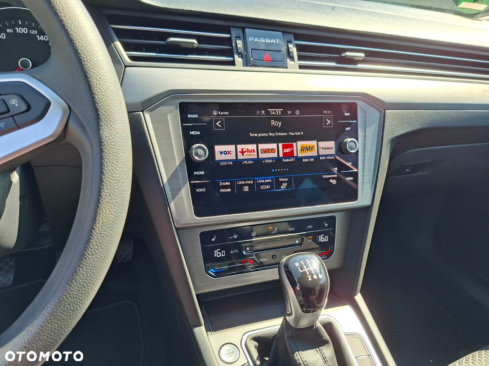 Volkswagen Passat Variant 2.0 TDI BMT Trendline - 12