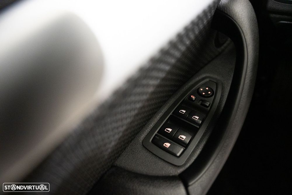 BMW X1 25 e xDrive Corporate Edition - 13