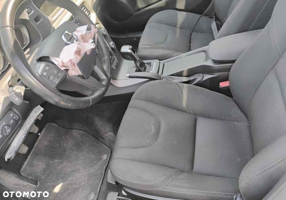 Volvo V40 Cross Country - 8