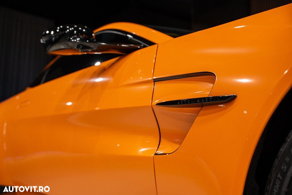 Aston Martin V8 Vantage - 16