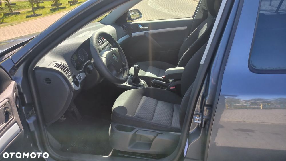 Skoda Octavia 1.6 Combi Style - 11