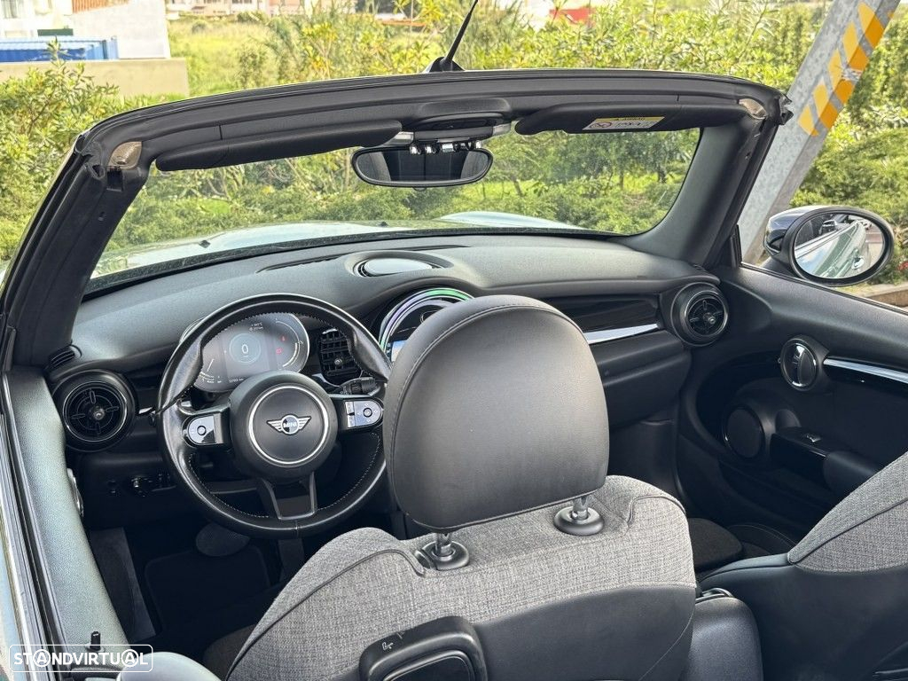 MINI Cabrio Cooper Premium Essential Auto - 27
