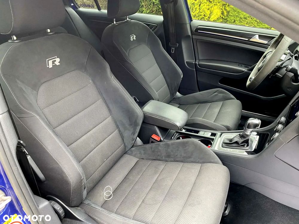 Volkswagen Golf - 22