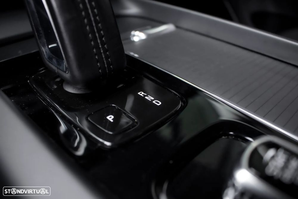 Volvo XC 60 T6 AWD Essential - 21