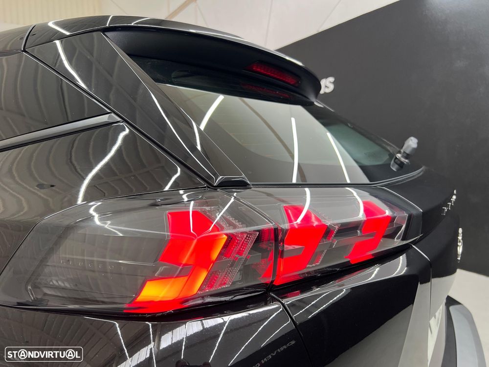 Peugeot 2008 1.2 PureTech Allure Pack EAT8 - 16