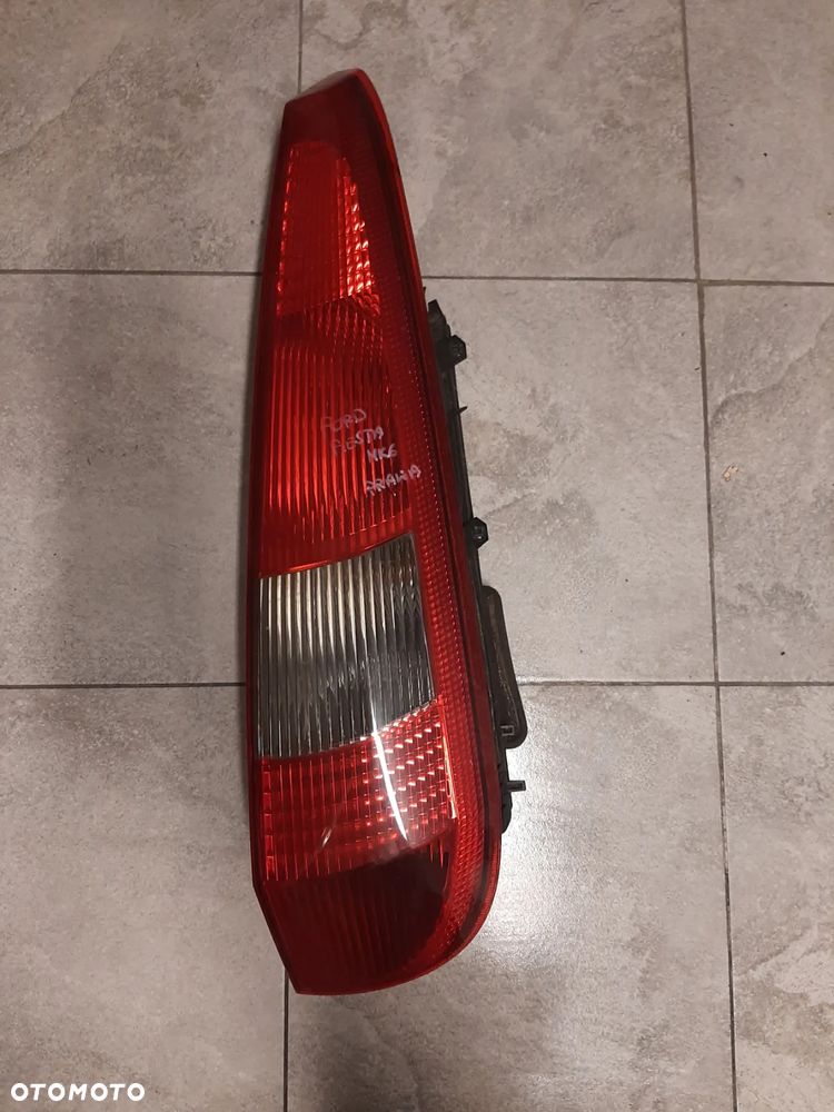 FORD FIESTA MK6 LAMPA PRAWY TYŁ - 1