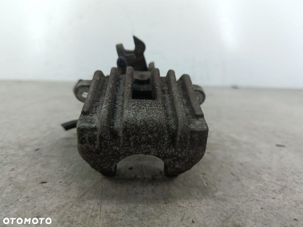 ZACISK HAMULCOWY LEWY TYŁ AUDI A4 B5 1.8 20V - 2