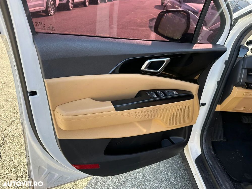 Kia Carnival - 21