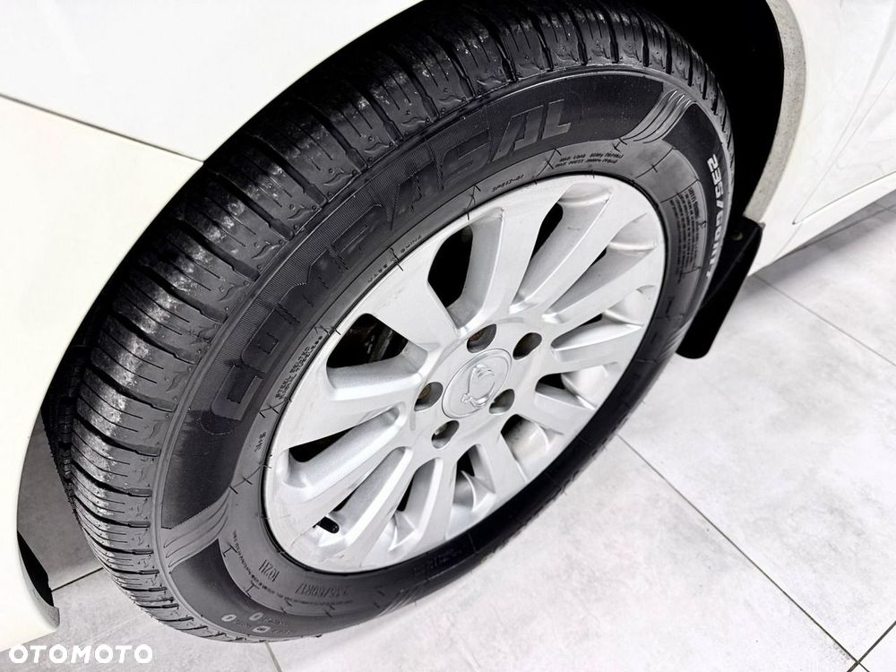 SsangYong/KGM Rodius 2.0 e-XDi200 Sapphire - 12