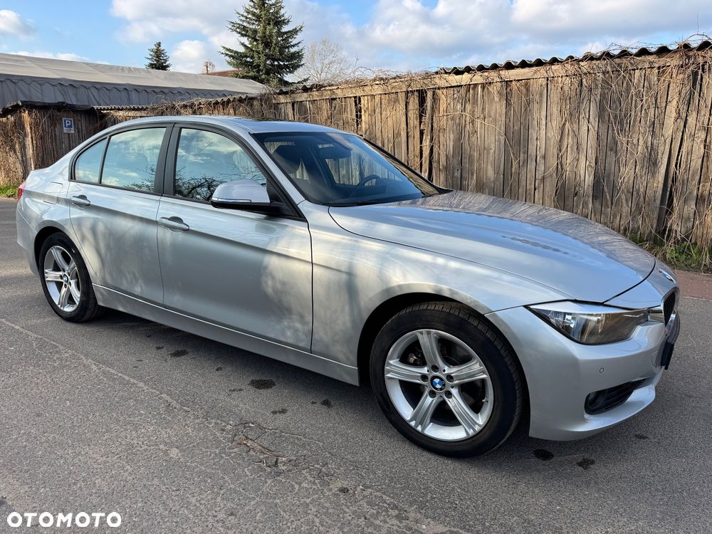 BMW Seria 3 328i xDrive Sport Line - 11