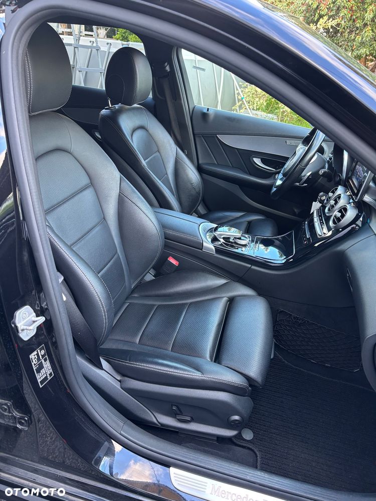 Mercedes-Benz Klasa C 200 7G-TRONIC AMG Line - 33