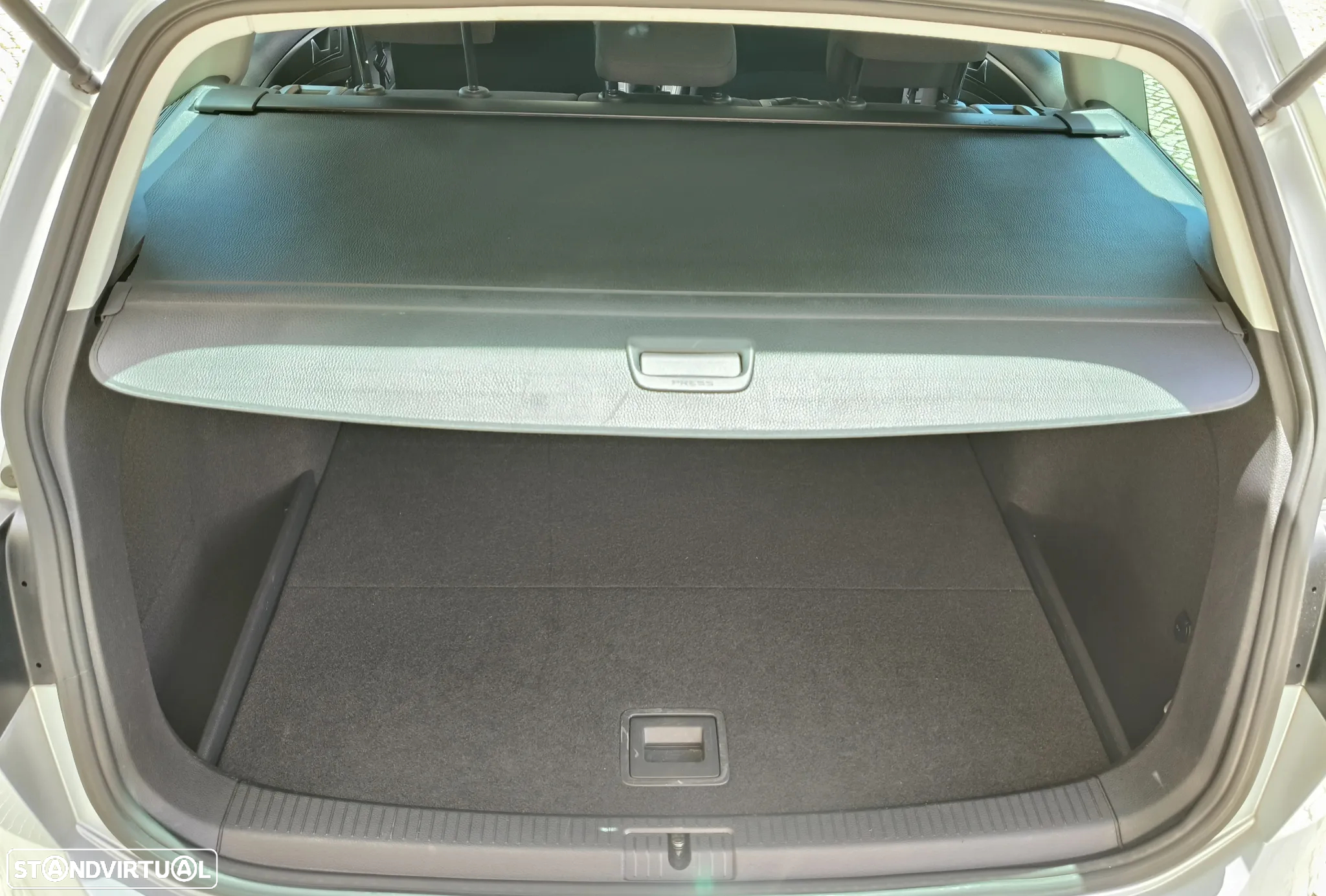 VW Golf Variant 1.6 TDi Sportline - 24