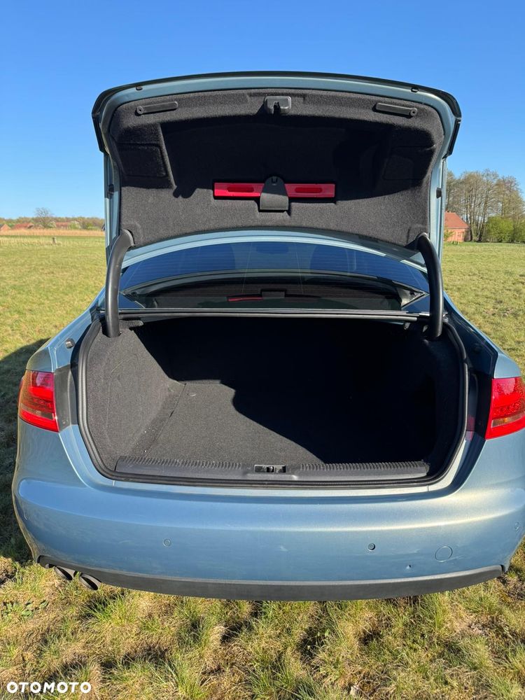 Audi A4 Limousine - 9