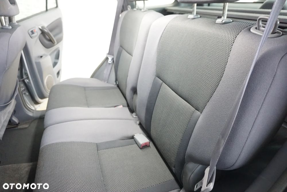 Toyota RAV4 D-4D 4x4 - 26