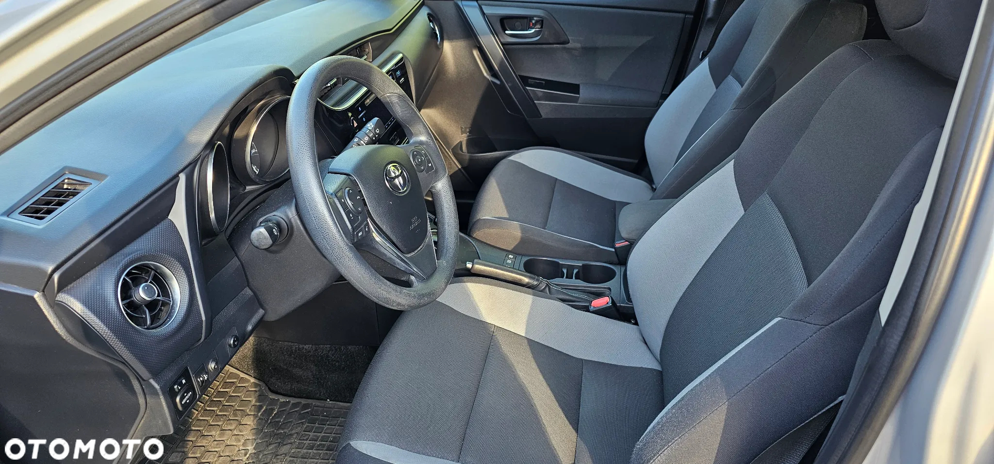 Toyota Auris Hybrid 135 Active - 14