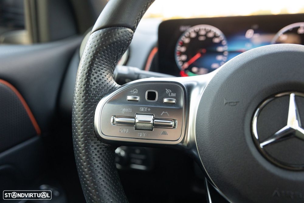 Mercedes-Benz EQB 300 4Matic AMG Line - 17