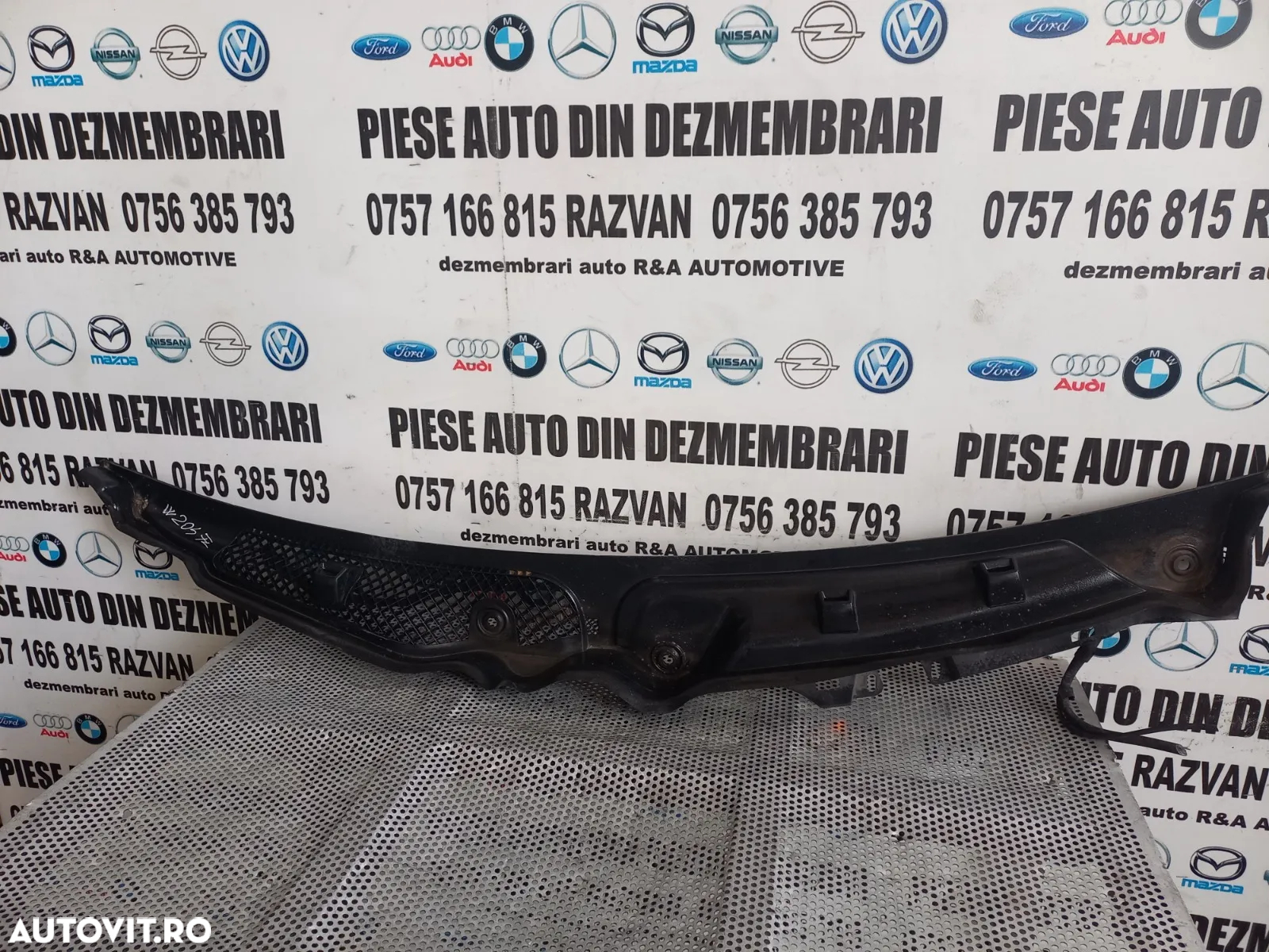 Grila Stergatoare Mercedes C Class W204 Volan Stanga Europa An 2007-2008-2009-2010-2011-2012-2013-2 - 5