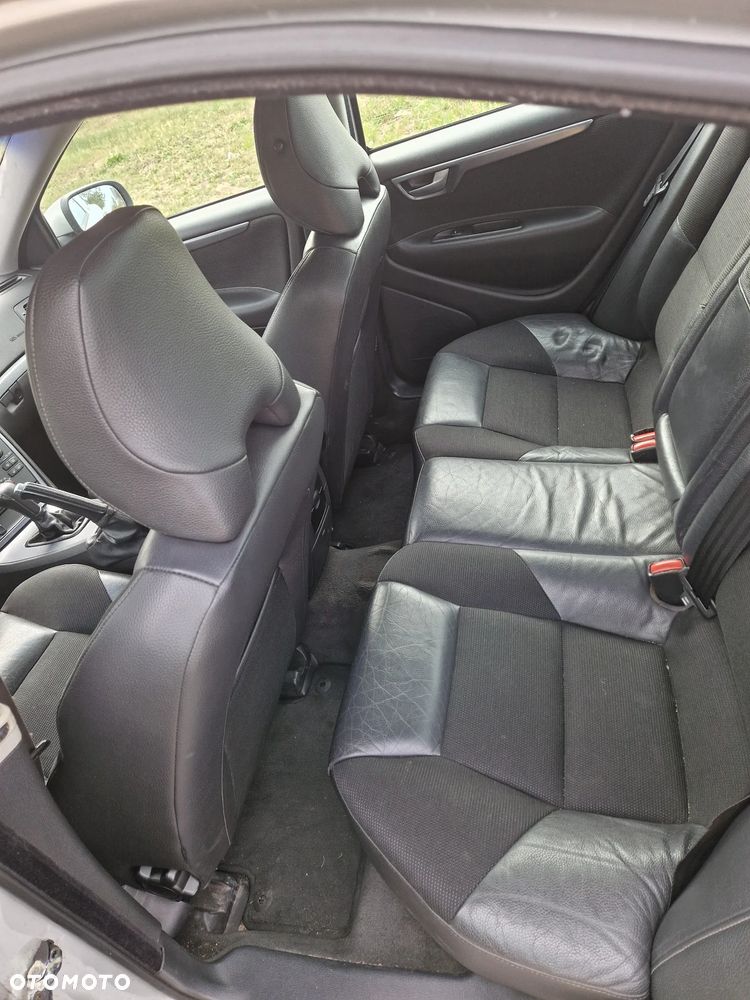 Volvo S60 2.4D Momentum - 5