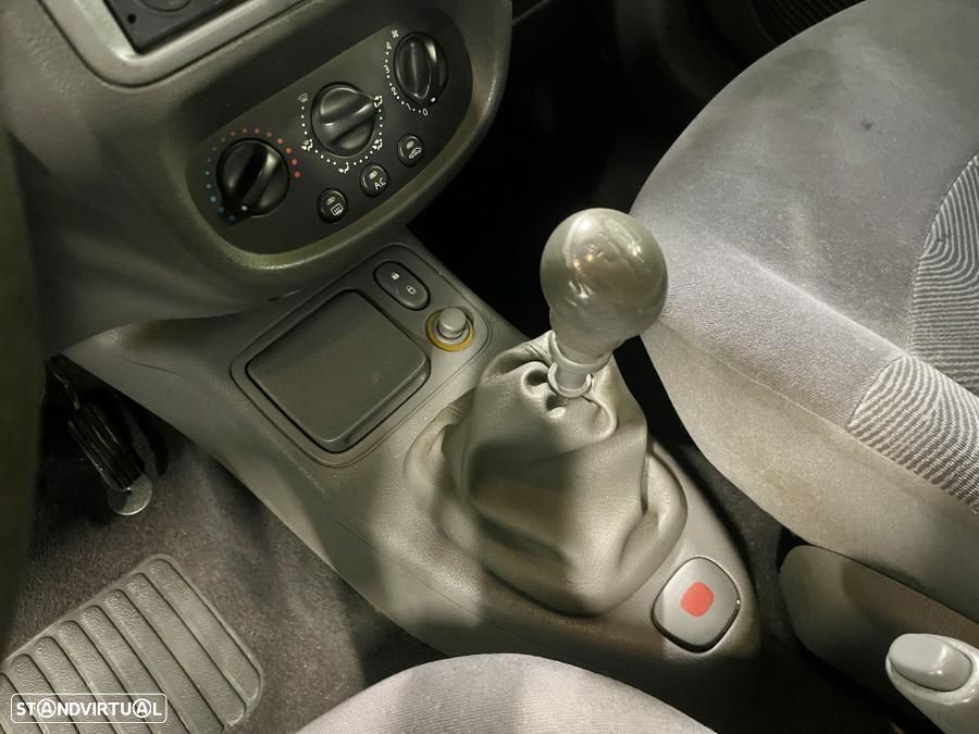 Renault Clio 1.2 RXE - 9