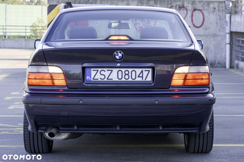 BMW Seria 3 316i - 4