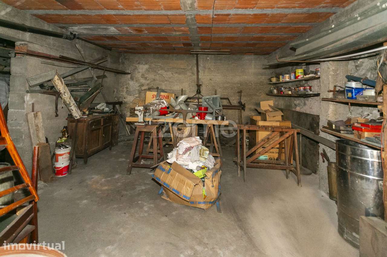 Prédio de 4 pisos com Garagem na Zona Histórica de Arganil - Grande imagem: 4/34